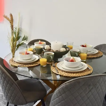The Yorkshire Crown - Luxury - Free Parking Nearby Harrogate