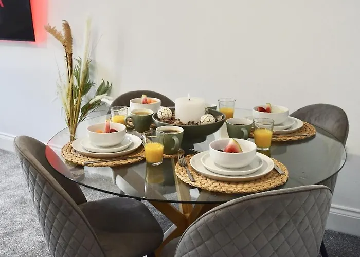 The Yorkshire Crown - Luxury - Free Parking Nearby Harrogate