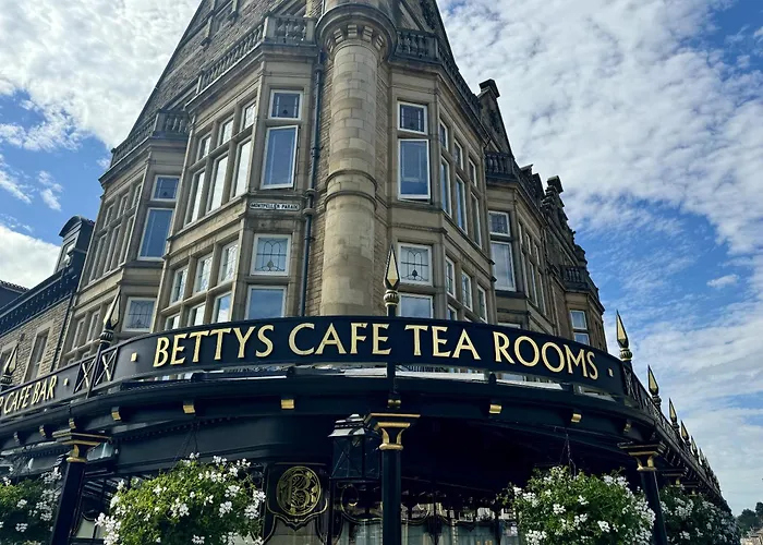 The Yorkshire Crown - Luxury - Free Parking Nearby Apartman Harrogate