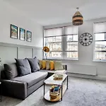 The Yorkshire Crown - Luxury - Free Parking Nearby *